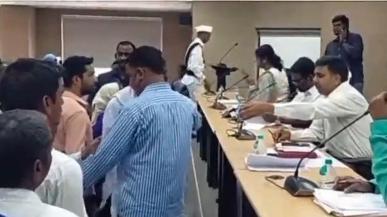 నిజామాబాద్: ఫిర్యాదులు త్వరగా పరిష్కరించాలి.. కలెక్టర్ ఆదేశాలు..!