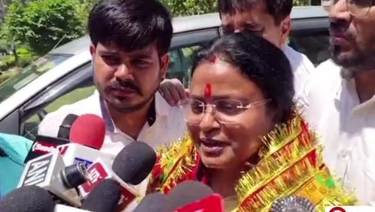 आगरा: मेयर पद के प्रत्याशियों ने किया नामांकन, जानिए क्या किए दावे और वादे