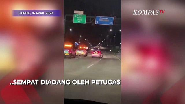Aksi Kejar-kejaran 3 Mobil Petugas dan Pemotor Nekat Terobos Jalan Tol Desari