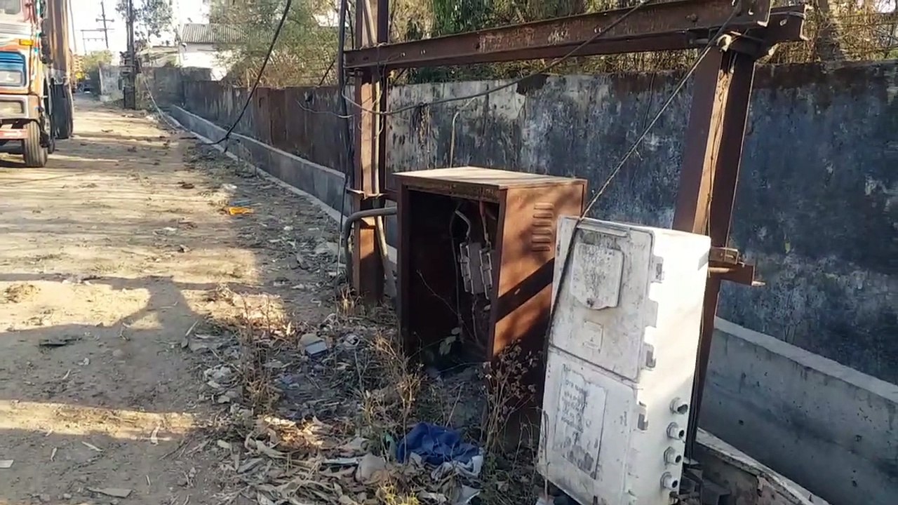 Ballasts uprooted from the roads, risk of infec...