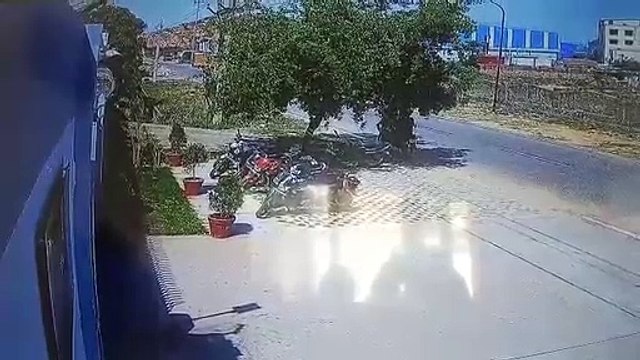 आधा मिनट में बाइक चोरी, सीसीटीवी में कैद हुई वारदात