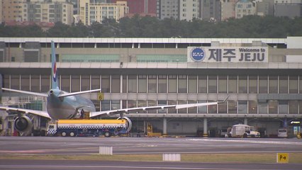 제주공항에 드론 출몰...15분간 항공기 이착륙 중지 / YTN