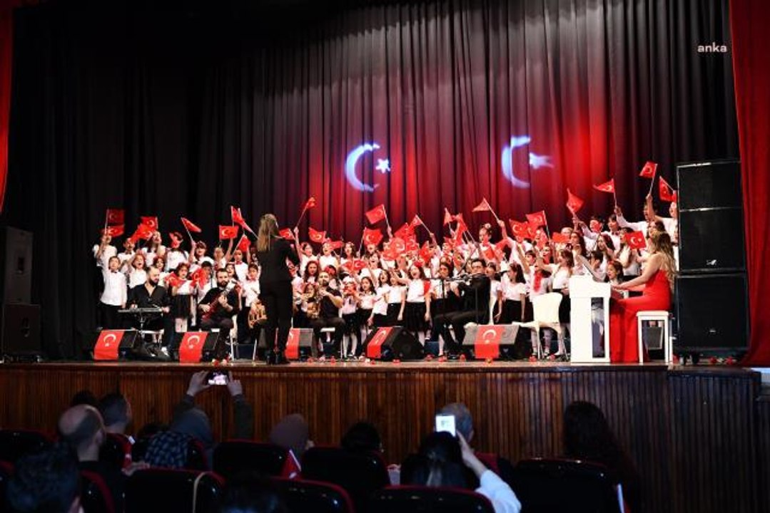 Tepebaşı 'İki Elin Sesi Var Çocuk Korosu'ndan 23 Nisan Konseri