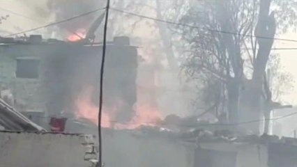 खेत की आग से बस्ती हुई खाक,लपटों ने मचाया तांडव,देखें Video