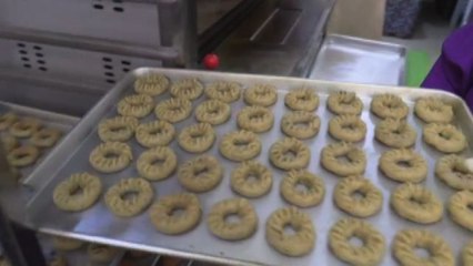 Dolcetti e aringhe, i palestinesi si preparano per l'Eid al-Fitr