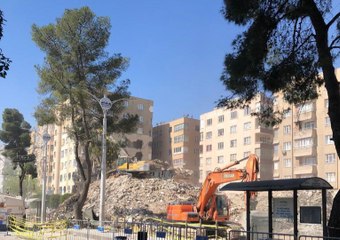 Sözde kontrollü yıkımda bitişikteki hasarsız ev de yıkıldı. "O anlar" kamera kaydında