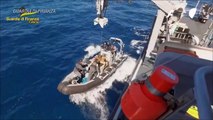 Duas toneladas de cocaína boiando no Mediterrâneo