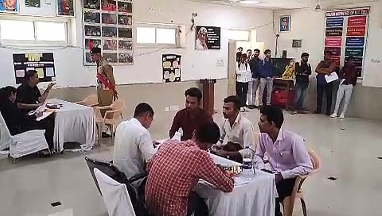 जॉब फेयर में युवाओं को मिला 4 लाख रुपये तक का प...