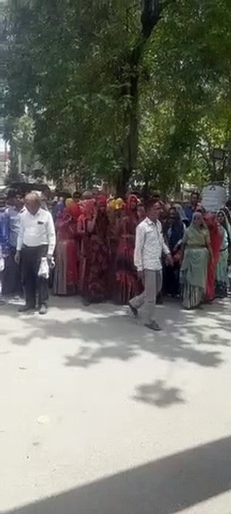 किराणा व्यापारी के साथ मारपीट व लूट के विरोध मे...