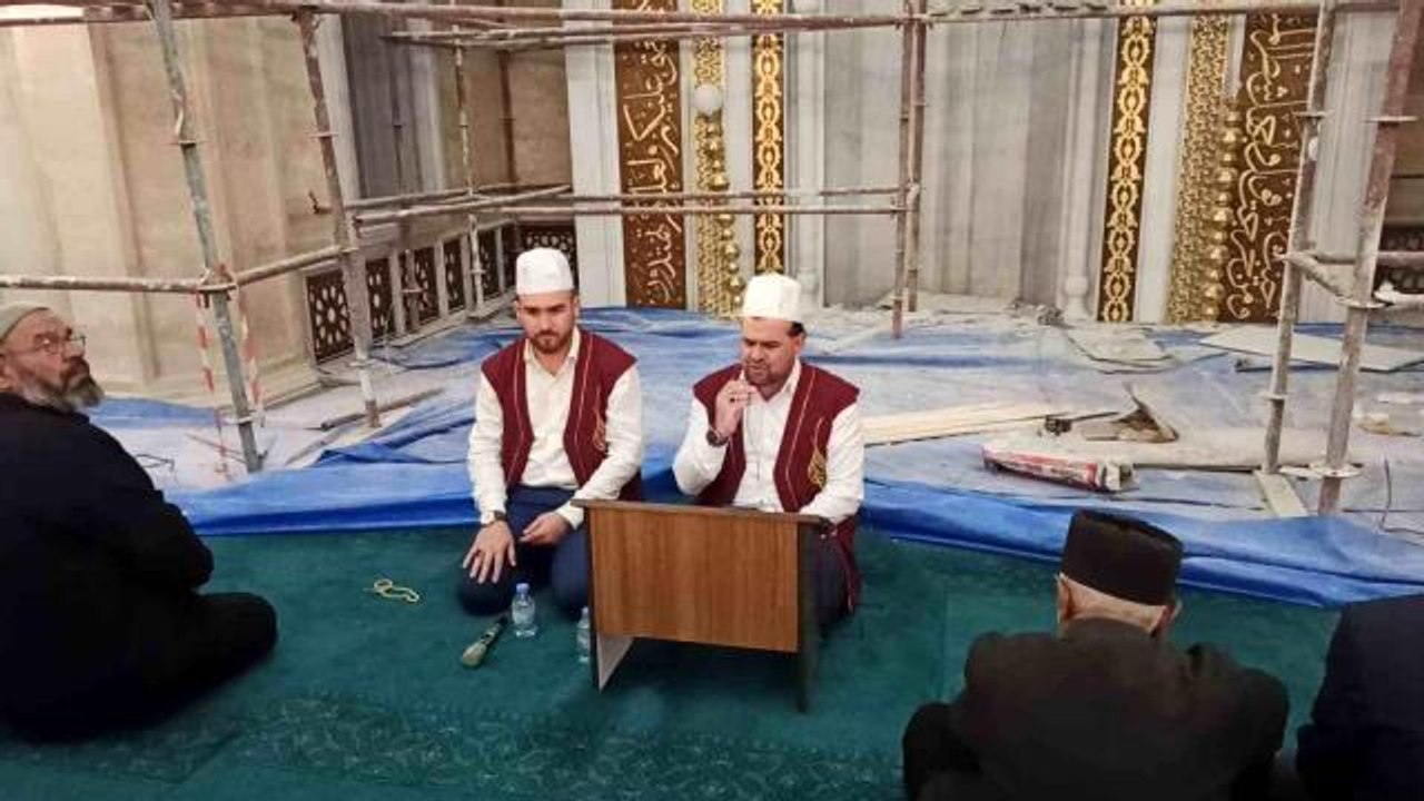 Depremin vurduğu Afşin'de Kadir Gecesi'nde camiler doldu taştı