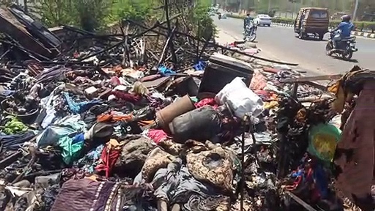 आग ने तबाह किया आशियाना, बाल-बाल बचे मां-बेटा