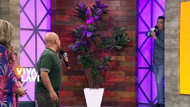 Conductores y conductoras de Vivalavi se pelean por el AMOR de Víctor Espino