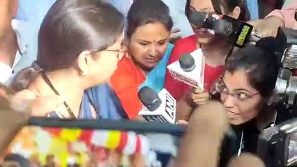 स्मृति ईरानी ने लोकसभा चुनाव को लेकर बैठक की