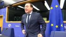 Los eurodiputados del PP plantan a Albares en el Parlamento Europeo