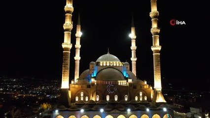 Depremin merkez üssü Kahramanmaraş'ta Kadir Gecesi idrak edildi