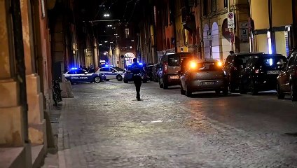 Download Video: Allarme per un pacco sospetto in via Santo Stefano a Bologna