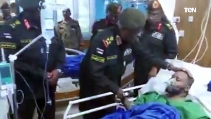 "مشهد مؤثر" .. شاهد ماذا قال أحد مصابي العمليات العسكرية لعضو مجلس السيادة السوداني