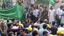 Imran khan House Attack Zaman Park Lahore | jaan day dain gay par Khan nhi dain gay