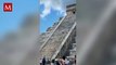 Escalada ilegal en Chichén Itzá: hombre sube la pirámide de Kukulkán