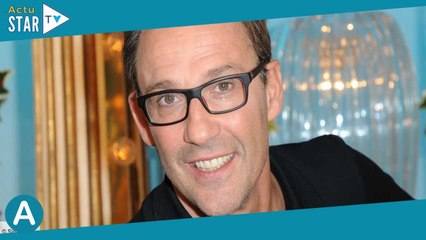 Julien Courbet : pourquoi a-t-il été obligé de décaler d’urgence la date de son mariage ?