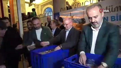 Asırlık camide Sakal-ı Şerif izdihamı