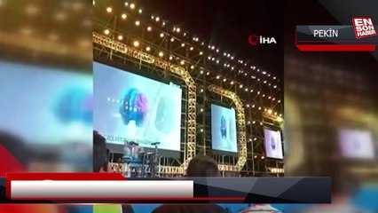 Çinli akrobat gösteri sırasında metrelerce yüksekten yere çakıldı