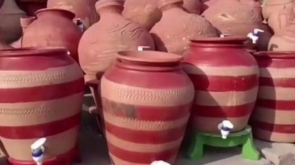 मुजफ्फरपुर: गर्मी प्यास बुझाने के लिए मिट्टी की सुराही व मटका लोगों की बन रही पहली पसंद