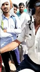इसलिए फूट-फूटकर रोया ट्रैफिक पुलिसकर्मी, वीडियो हुआ वायरल