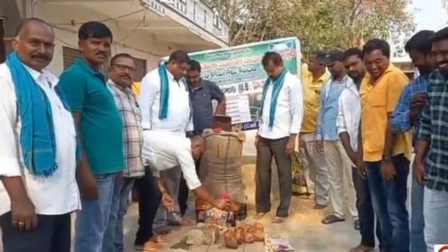 నిజామాబాద్: వరి ధాన్యం కొనుగోలు కేంద్రాల్లోనే మద్దతు ధర