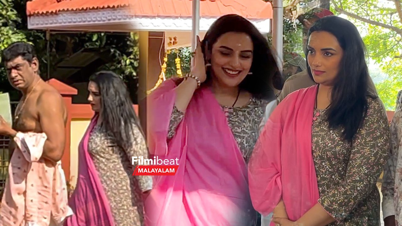 Swetha Menon For New Movie Pooja: എല്ലാം മറന്ന് ശിവനെ തൊഴുത് പ്രാർത്ഥിക്കുന്ന ശ്വേത മേനോൻ