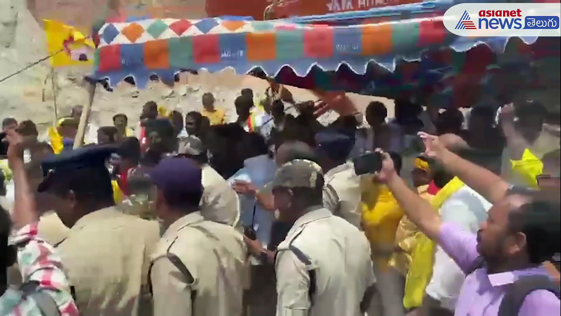 ఎమ్మెల్యే ఆళ్ళ అరెస్టుకు డిమాండ్... టిడిపి ఆందోళనతో మంగళగిరిలో ఉద్రిక్తత