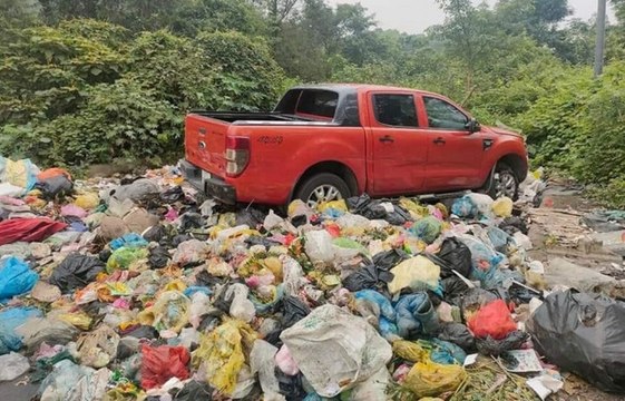 Mang ô tô đi rửa ở garage, hôm sau phát hiện xe bị hư hỏng tại bãi rác