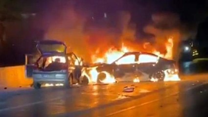 Çarpışan araçlardan alevler yükseldi! 1 kişi yanarak can verdi, 3 kişi yaralandı