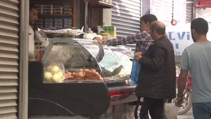Hatay'da enkazların gölgesinde bayram hazırlığı
