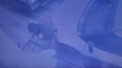 SULTANGAZİ'DE ATÖLYESİ SOYULURKEN TELEFONUNA BİLDİRİM GELDİ