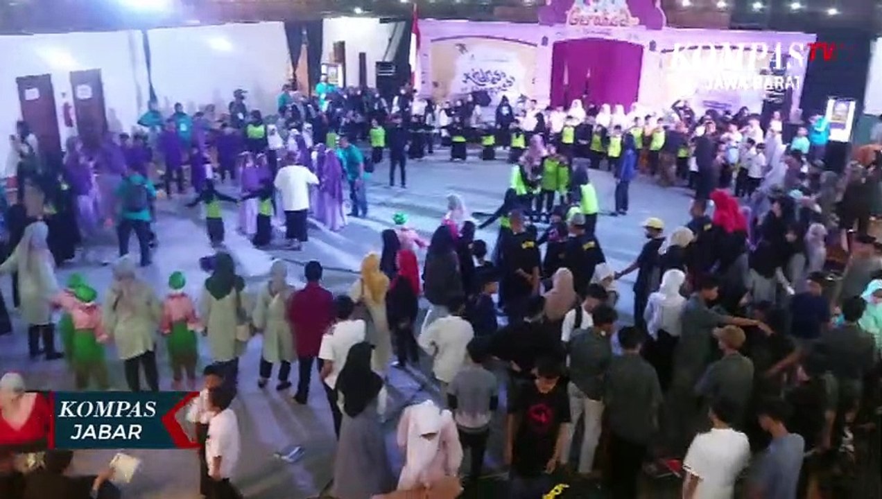 Beragam Komunitas  Kumpul Di Saparua Ada Apa?