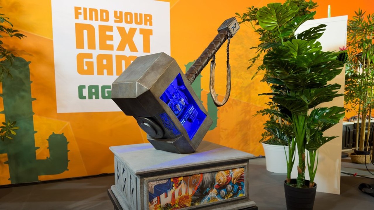 PC-Casemodding - Eine Meisterschaftsteilnehmerin präsentiert Thors Hammer von Marvel