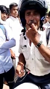 Video: मंत्री जी की कोठी पर आ जाना, सुनकर सड़क पर ही रो पड़ा ट्रैफिक पुलिसकर्मी, जाने क्या है राज