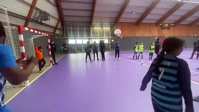 STAGE DE PÂQUES BELLE AMBIANCE AU FOOT EN SALLE SUITE ARRÊT PENALTY