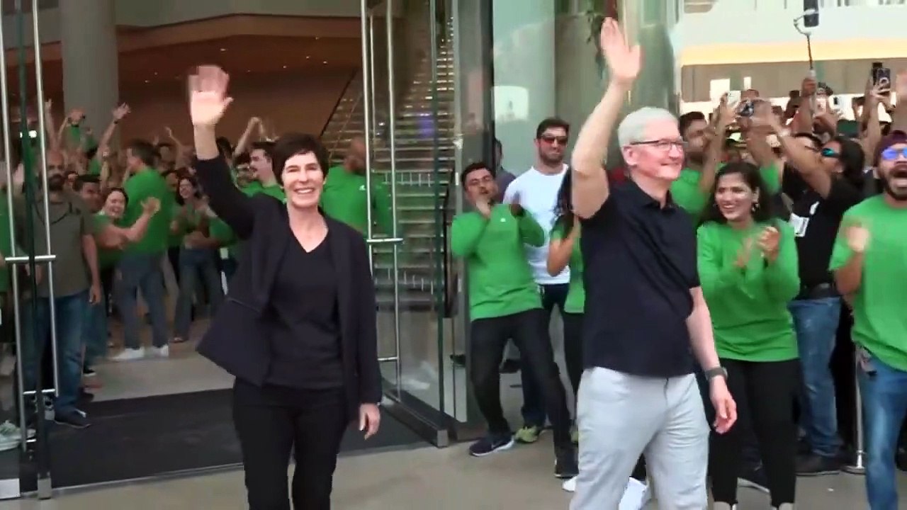 L'entreprise californienne Apple a ouvert son premier magasin en Inde dans un centre commercial huppé de la capitale financière Bombay - Regardez