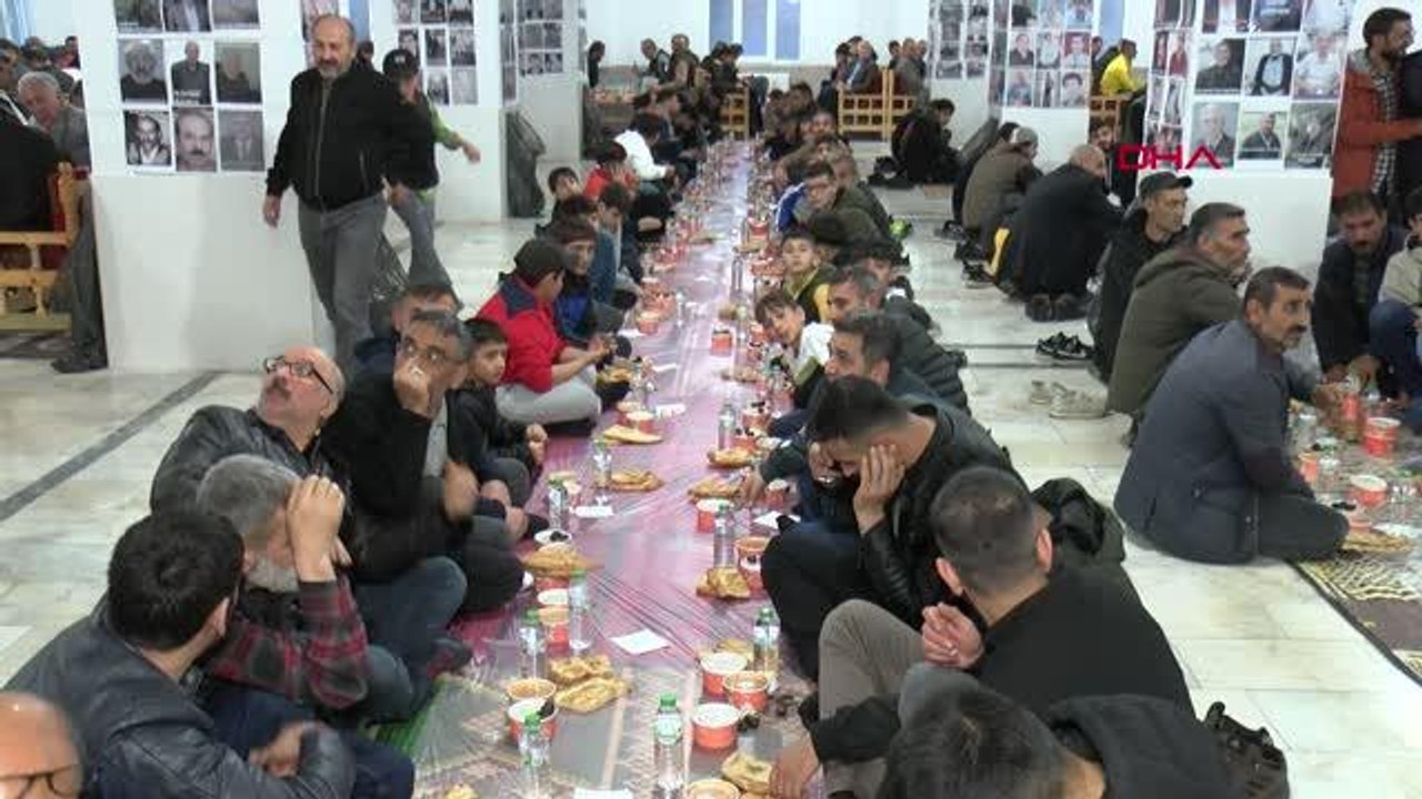 BİNGÖL'DE 20 YILLIK İFTAR GELENEĞİ; BİN KİŞİ SOFRADA BULUŞTU