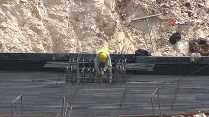 Kalıcı konutların inşaatı sürüyor