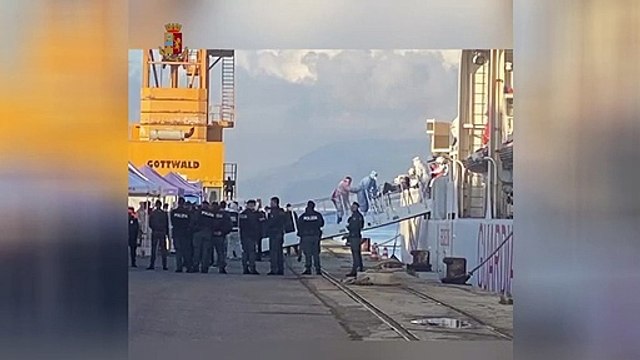 Sbarco della nave “Diciotti” a Vibo, arrestato uno scafista