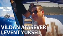 Vildan Atasever Levent Yüksele tekneyi veriyor