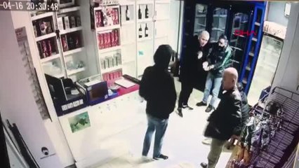 EYÜPSULTAN'DA TARTIŞTIĞI ESKİ ORTAĞINA SİLAHLA ATEŞ EDİP KAÇTI