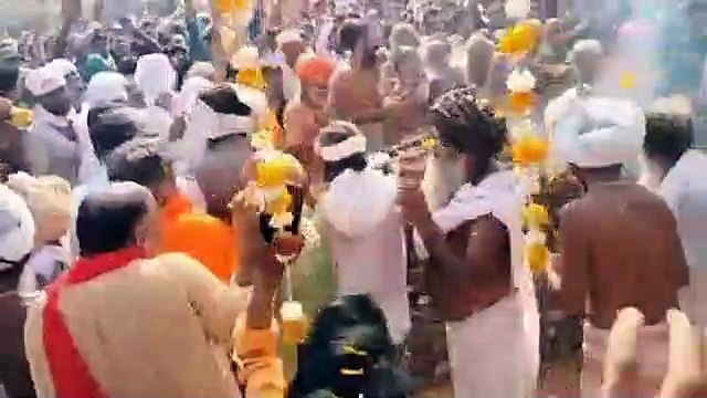 Video: यज्ञ सम्राट को अंतिम विदाई देने उमड़े हजारों शिष्य, आश्रम में ही हुआ अंतिम संस्कार