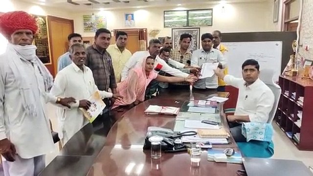 सरपंच संघ की ओर से 11 सूत्री मांगों को लेकर किया प्रदर्शन, सौंपा ज्ञापन