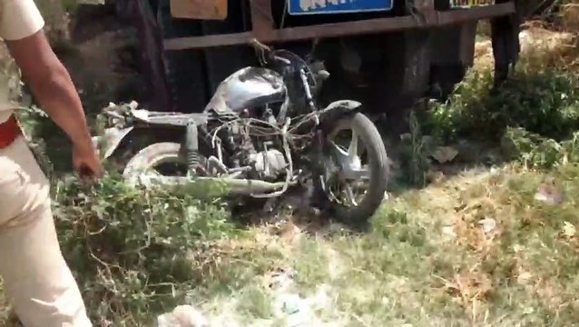 ट्रेलर ने खरीदारी कर लौट रहे बाइक सवार पति पत्नी को 50 मीटर घसीटा, दोनों की मौत