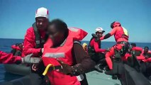 Migranti, i soccorsi della nave di Emergency