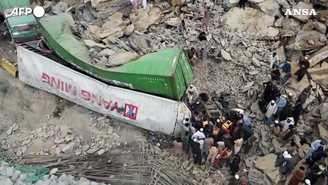 Pakistan, una frana al confine con l'Afghanistan: 2 morti e almeno 8 feriti